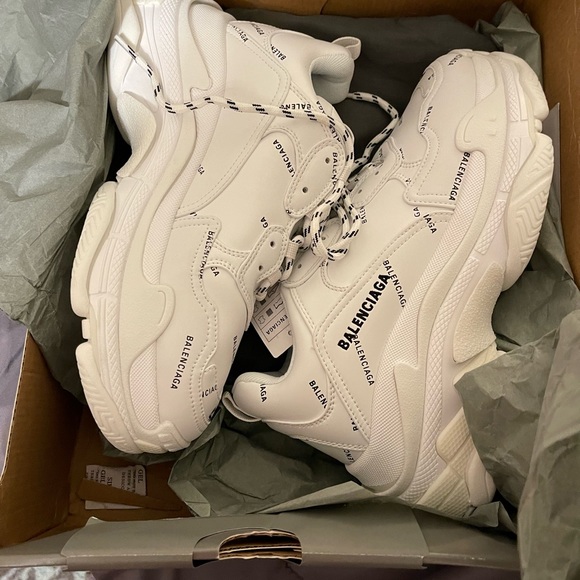 Selling my two pairs of Balenciagas.. if anyone is interested just let me know. - Picture 1 of 14